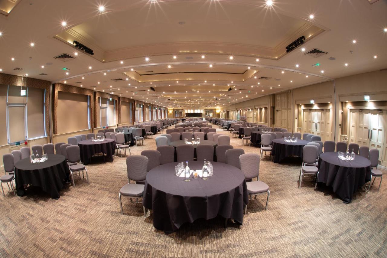 The Mere Golf Resort & Spa Buitenkant foto
