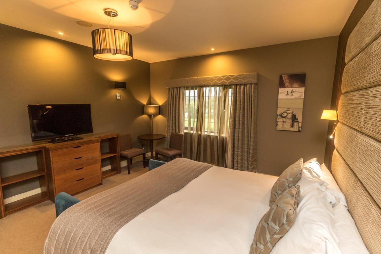 The Mere Golf Resort & Spa Buitenkant foto