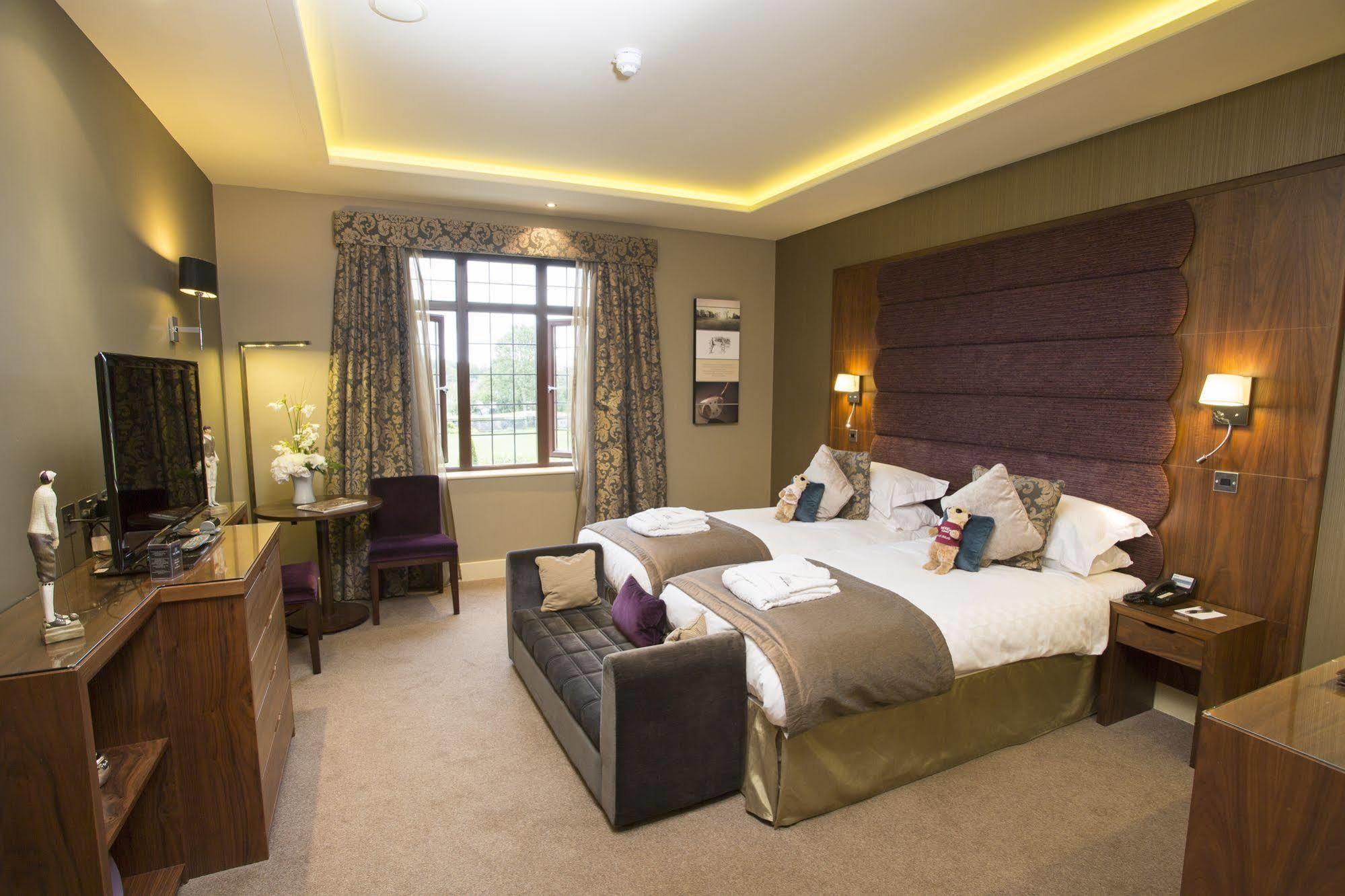 The Mere Golf Resort & Spa Buitenkant foto