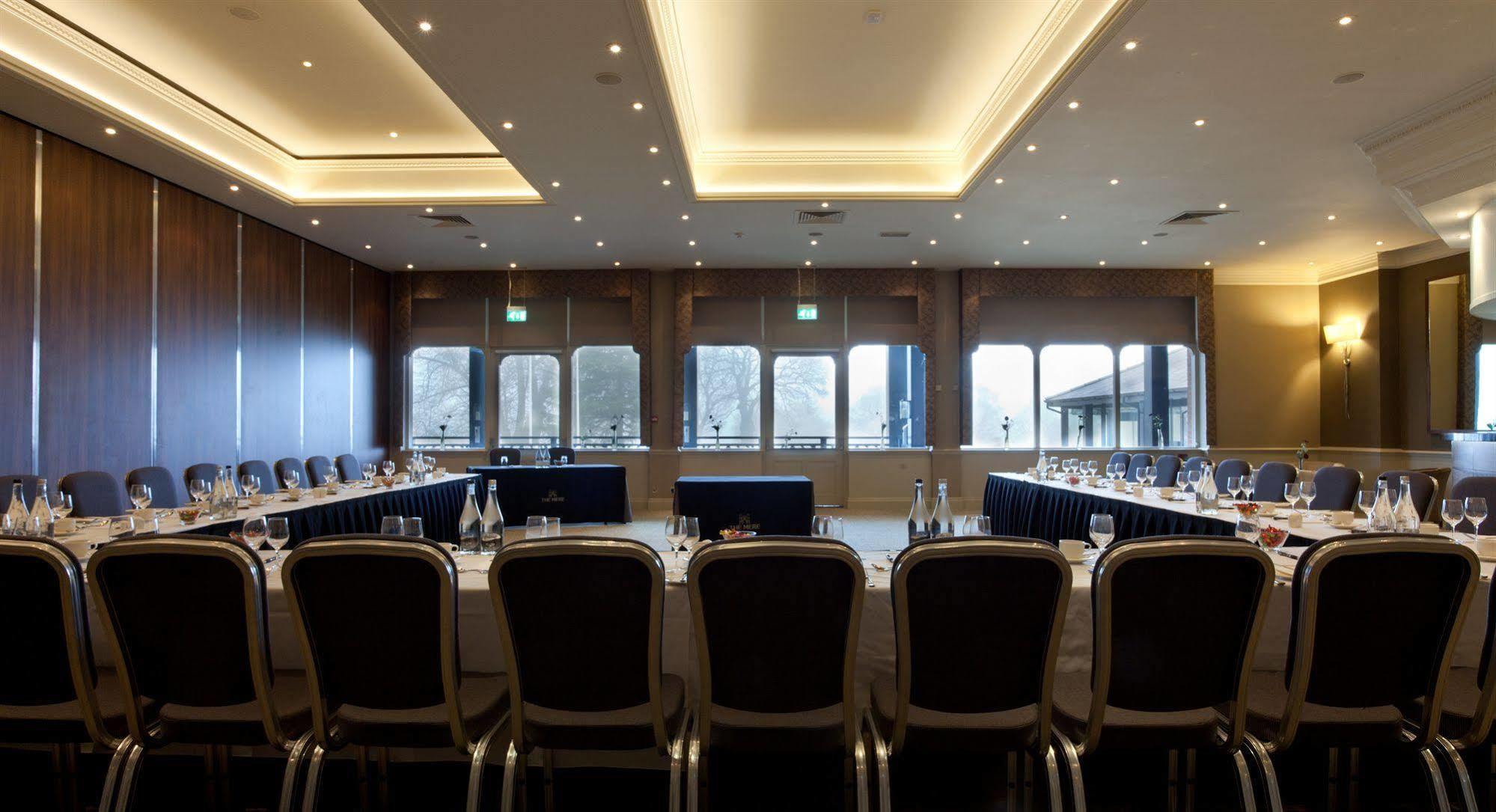 The Mere Golf Resort & Spa Buitenkant foto
