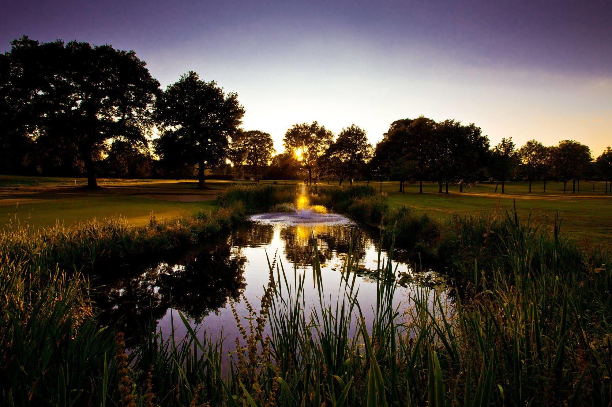 The Mere Golf Resort & Spa Buitenkant foto